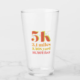 Personalisiertes Rennen mit 5K, das fett gedruckt  Glas
