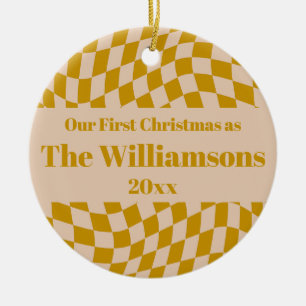 Personalisiertes Retro-Gelb Karo Weihnachten Keramik Ornament