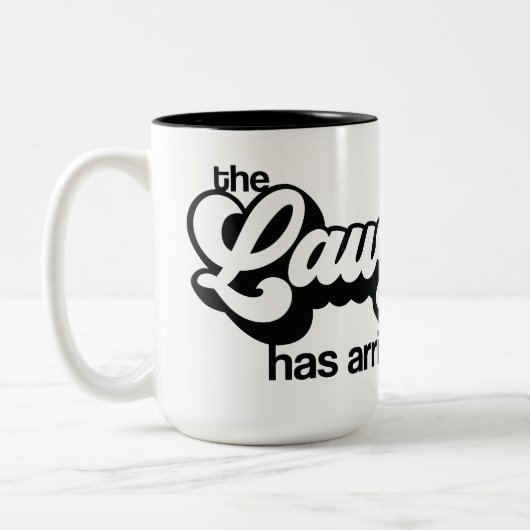 Personalisiertes Retro-Geschenk "Der Anwalt ist an Zweifarbige Tasse (Links)