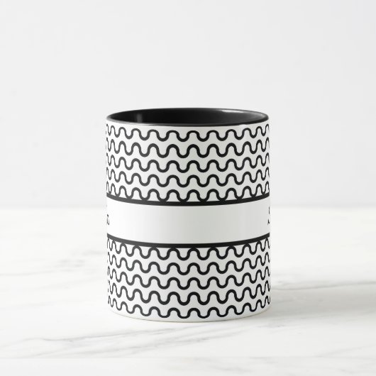 Personalisiertes Retro-Wellenmuster in Weiß und Sc Tasse (Zentrum)