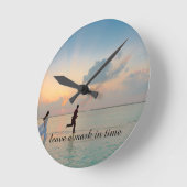 Personalisiertes romantisches Foto Runde Wanduhr (Winkel)