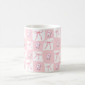 Personalisiertes rosa Bow-Schachbrett Kaffeetasse (Mittel)