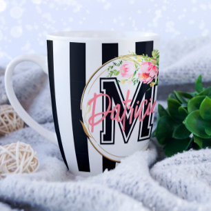 Personalisiertes rosa florales B&W-gestreiftes Nam Kaffeetasse