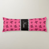 Personalisiertes rosa Schmetterlingsnamensmuster Seitenschläferkissen (Vorderseite)