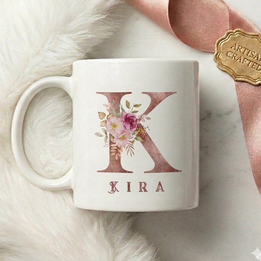 Personalisiertes Roségold-Blumen-Initial K Monogra Kaffeetasse