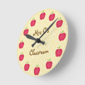 Personalisiertes rotes Apple-Klassenzimmer Runde Wanduhr (Winkel)