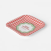 Personalisiertes rotes Gingham mit wellenförmigem Pappteller (Gewinkelt)