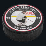 Personalisiertes Rotes Schwarz-weiß | Team Ice Eishockey Puck<br><div class="desc">Feiern Sie eine erfolgreiche Saison mit maßgeschneiderten Hockeypucks. Erstellen Sie Ihre eigenen personalisierten Hockeypucks mit Fotos für jeden Hockeyspieler in der Jugendliga, den Namen der Clubmannschaft und die Hockey-Jersey-Nummer. Ein tolles Geschenk für Spieler am Ende einer Hockey-Saison. Eigens bedruckte Hockeypucks sind perfekte Geschenke für eine hockeybezogene Geburtstagsparty. Die besten Geschenke...</div>