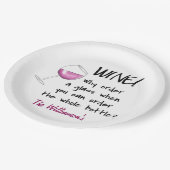 Personalisiertes Rotwein-lustiges Pappteller (Schrägansicht)