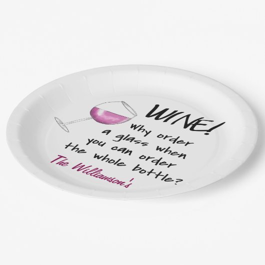 Personalisiertes Rotwein-lustiges Pappteller (Schrägansicht)