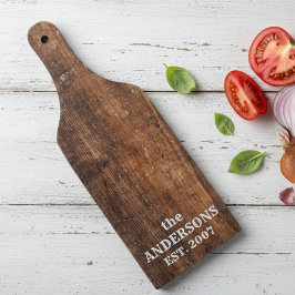 Personalisiertes rustikales, altes, gekratztes Hol Schneidebrett