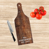 Personalisiertes rustikales, altes, gekratztes Hol Schneidebrett