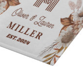 Personalisiertes rustikales Boho Floral Monogram Schneidebrett (Ecke)