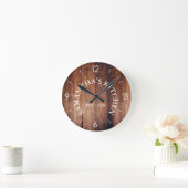 Personalisiertes Rustikales Holzhaus Küche Runde Runde Wanduhr (Zuhause)