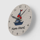 Personalisiertes Sailboat Blue/Tan Boy's Runde Wanduhr (Winkel)