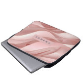 Personalisiertes sanftes Rosa Abstract Flow Design Laptopschutzhülle (Vorne Knopf)