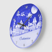 Personalisiertes Santa Winter Village Große Wanduhr (Winkel)