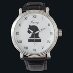 Personalisiertes Schachgeschenk für Erwachsene und Armbanduhr<br><div class="desc">Personalisiertes Schachgeschenk für Erwachsene und Kinder. Römische Ziffern mit stylischer Schriftzeichen-Typografie und Ritterschachfiguren. Klassische schwarze Lederband. Chic schwarz-weiß Pferd Logo mit individuelle Name oder Zitat. Einzigartige Geschenkidee zum Geburtstag für Schachfreunde, Lehrer, Student, Kinder (Junge oder Mädchen) etc. Brettspiel Design. Alos nice als Vatertag für Vater oder Opa. Fügen Sie Ihre...</div>