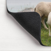 Personalisiertes Schaf in den Stillgewässern Mousepad (Ecke)