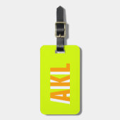 Personalisiertes Schatten-Monogramm in hellgrün un Gepäckanhänger (Vorderseite vertikal)