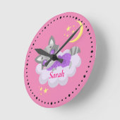 Personalisiertes Schlafbaby Raccoon Kinderzimmer Runde Wanduhr (Winkel)