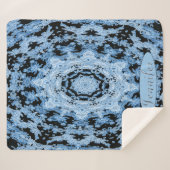 Personalisiertes Schwarz-Blau-Blütenmandala Sherpadecke (Vorderseite (Horizontal))