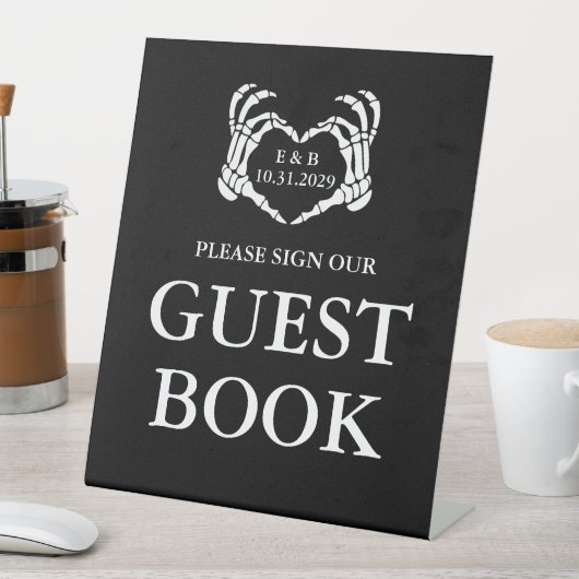 Personalisiertes schwarz-gotisches Gästebuch Sockelschild (In Situ)
