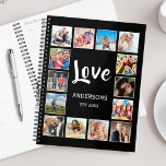 Personalisiertes Schwarz-Schwarz-FotoCollage für b Planer<br><div class="desc">Erstellen Sie Ihre eigene personalisierte 14-Foto-Collage,  Planer mit Ihren individuellen Bildern auf einem einfachen,  modernen schwarzen Hintergrund. Das Planergesicht beinhaltet auch Ihren Familiennamen,  das etablierte Jahr und eine handgeschriebene "Liebe"-Schrift. Fügen Sie Ihre Lieblings-Fotos,  Designs oder Kunstwerke,  um etwas wirklich Einzigartiges zu schaffen.</div>