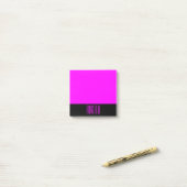 Personalisiertes Schwarz und Fuchsia Post-it Klebezettel (Auf Schreibtisch)