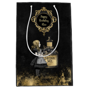 Personalisiertes Schwarz und Gold Alice trinke mic Mittlere Geschenktüte