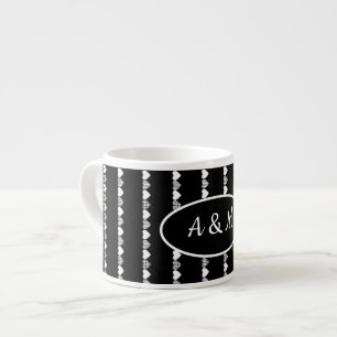 Personalisiertes Schwarz-Weiß-Liebesherzen-Muster Espressotasse