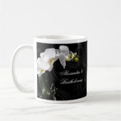 Personalisiertes Schwarz-Weiß-Orchid-Design Kaffeetasse (Links)