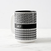 Personalisiertes Schwarz-Weiß-Retro-Muster Zweifarbige Tasse (Vorderseite Links)