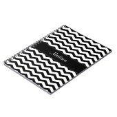 Personalisiertes Schwarz-weißes Zickzack SpiralNot Notizblock (Linke Seite)
