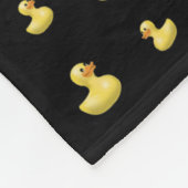 Personalisiertes schwarzes Gummientennamensmuster Fleecedecke (Ecke)