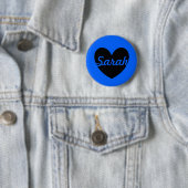 Personalisiertes schwarzes Herz auf blau Button (Beispiel)