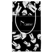 Personalisiertes schwarzes Karatenamensmuster Kleine Geschenktüte (Vorderseite)