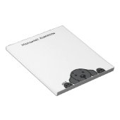 Personalisiertes Schwarzes Labrador, das den Edito Notizblock (angewinkelt)