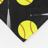 Personalisiertes schwarzes Softballnamensmuster Fleecedecke (Ecke)