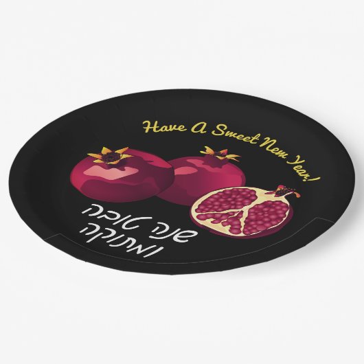 Personalisiertes Shanah Tovah-Granatapfel Pappteller (Schrägansicht)