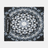 Personalisiertes Silber- und Schwarz-Blütenglas Ma Fleecedecke (Vorderseite (Horizontal))
