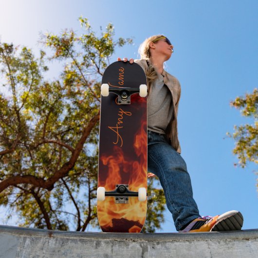 Personalisiertes Skateboard mit Flammen-Design (Außenbereich 1)