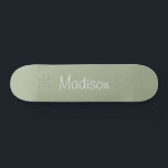 Personalisiertes Skateboard mit grüner Solid Color<br><div class="desc">Die Farbe wird grün gehalten. Minimalistische Ästhetik. Trendfarben. Kann personalisiert sein.</div>