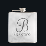 Personalisiertes Skriptmonogramm und Name aus weiß Flachmann<br><div class="desc">Personalisierte Monogram und Name Gift zeichnen sich durch personalisierte Monogramm im Stil eines klassischen Graue Schriftartes aus. Der Name ist im Stil eines klassischen,  grauen Serif-Schriftartes auf weißem Marmorhintergrund. Perfekt als Urlaubsgeschenk,  Vatertagsgeschenk,  Wiedersehen-Favoriten,  Dankeschön für Trauzeugen und Geschenk für alle besondere Anlässe.</div>
