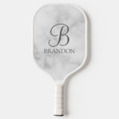 Personalisiertes Skriptmonogramm und Name aus weiß Pickleball Schläger (Rückseite)