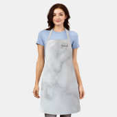 Personalisiertes Skriptmonogramm und Namensmarbor Schürze (Getragen)