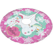 Personalisiertes Snowman Family Holiday Tree Skirt Polyester Weihnachtsbaumdecke (Schrägansicht)