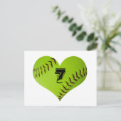 Personalisiertes Softball-Herz Postkarte (Stehend Vorderseite)