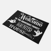 Personalisiertes Spuk Haus Fußmatte (Schrägansicht)