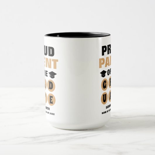 Personalisiertes stolzes Muttertier des Absolvente Tasse (Zentrum)